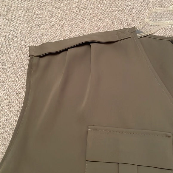 Express Green Sleeveless Top with Cute Accents Large in Perfect Condition Fall - Picture 11 of 12